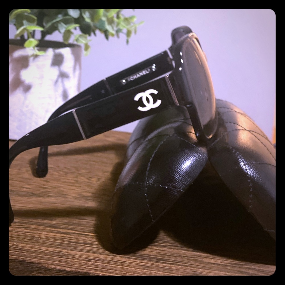 Chanel Sunglasses (authentic) W/ classic CC logo - Picture 1 of 5